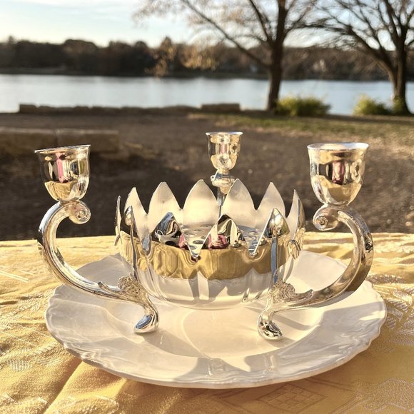 NIB Vintage Silverplated Lotus Shaped 3 Candle Flower Holder - Picture 1 of 9